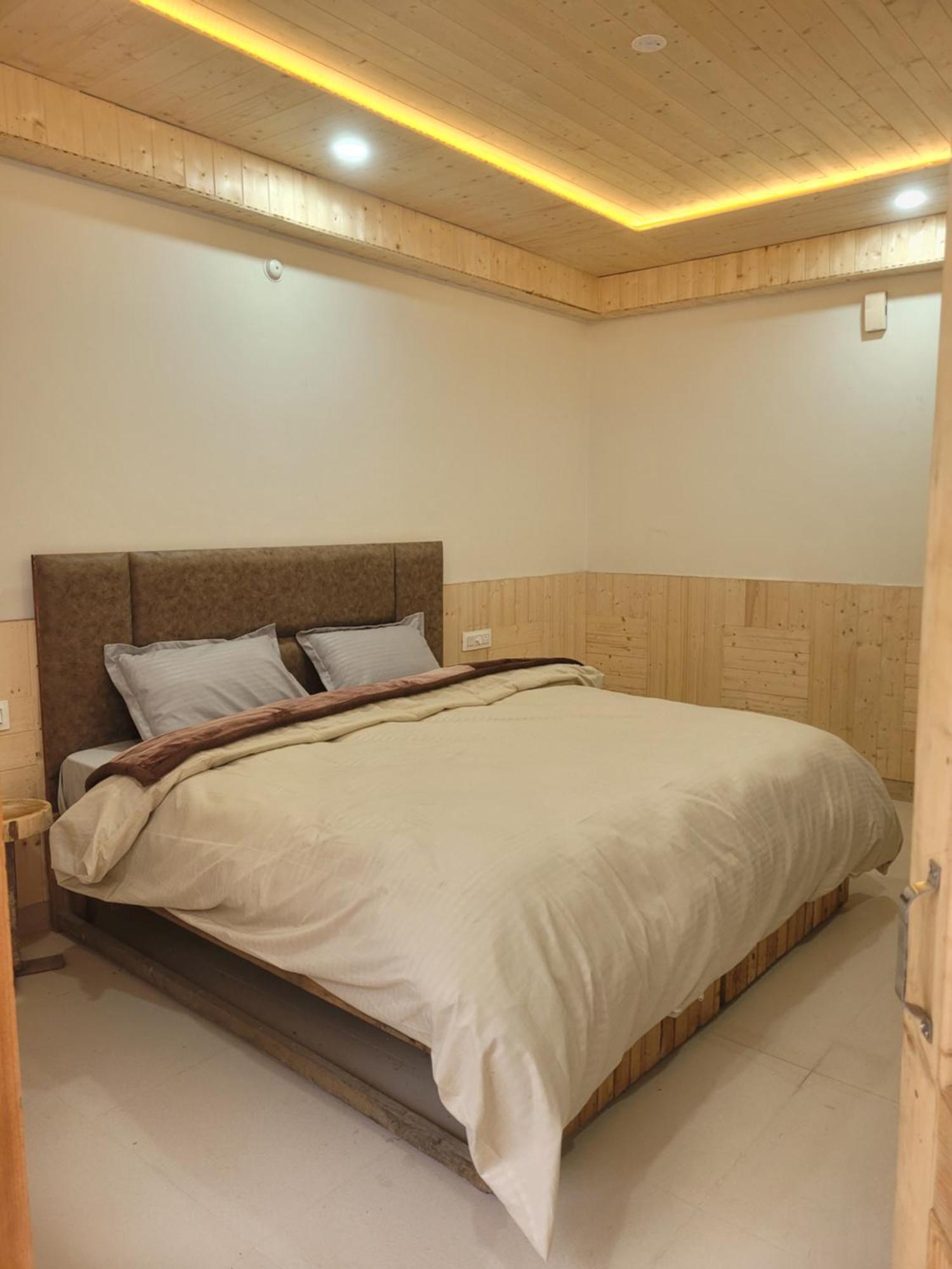 Whoopers Hostel Kasol Exterior photo
